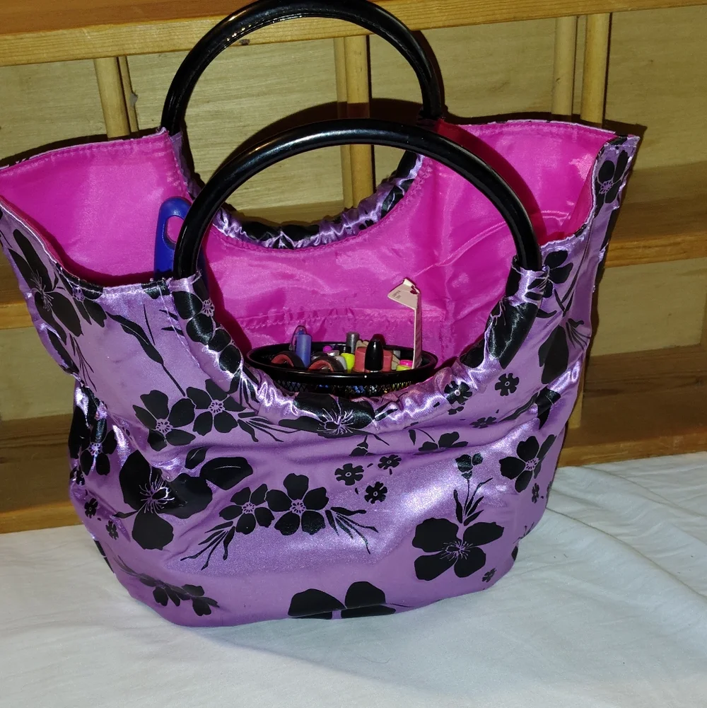 NWT Purple, Black And Pink Floral Women's Purse/Bag with Black Accents, Read👇 - Picture 2 of 4